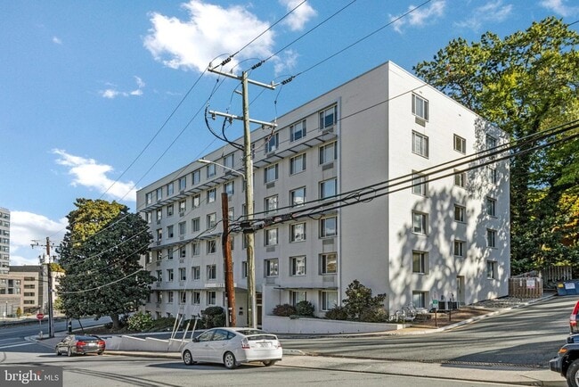 Building Photo - 1730 Arlington Blvd