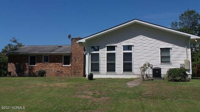 Building Photo - 213 Harbor Dr