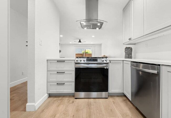 Foto del edificio - $3,750 - 3 Bed / 2.5 Bath Townhome in San Diego Near SDSU