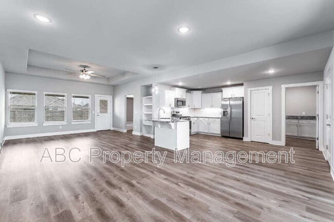 Photo - 410 Citation St House