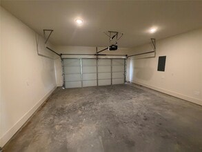 Building Photo - 879 Rachel St