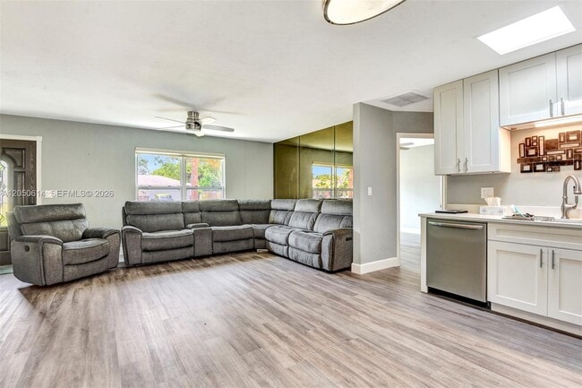 Foto del edificio - 781 Little Pine Dr