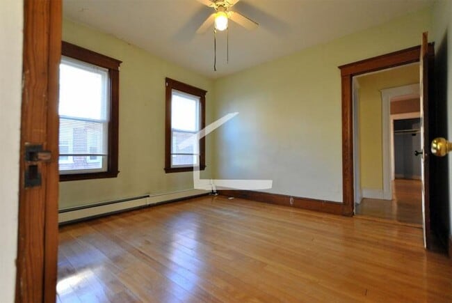 Photo - Great Value- Spacious Brighton 3-bed/1 Bat... Apartment