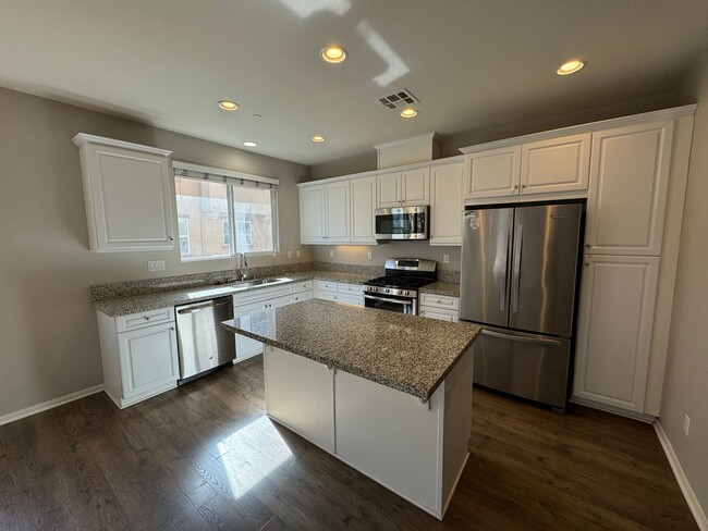 Building Photo - Great 3B/2.5BA Townhome in San Marcos!