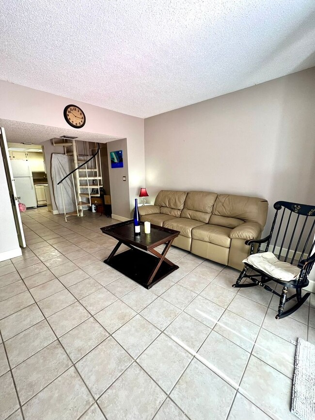 Building Photo - 1 Bed 1.5 Bath Condo in Winter Haven