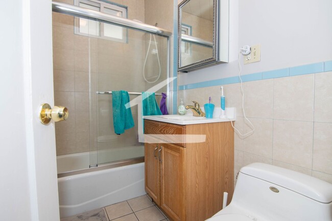 Building Photo - Huge 6 bed in Allston