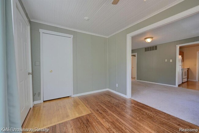 Building Photo - 2470 Burleigh St