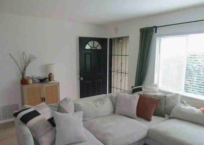 Foto del edificio - 253 N Center St