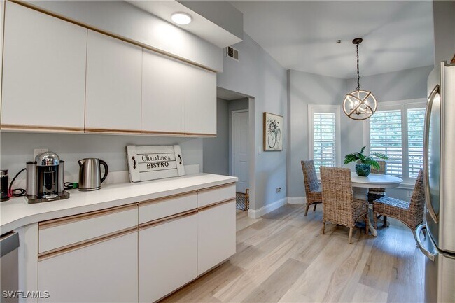 Building Photo - 4161 Sawgrass Point Dr