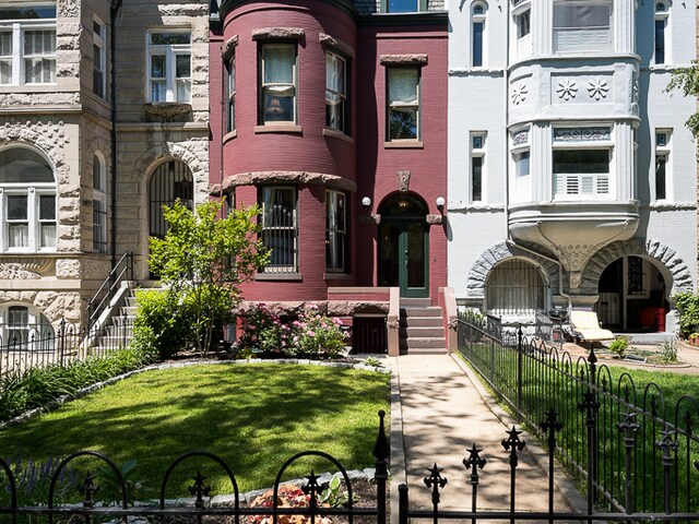 Building Photo - 1008 East Capitol Street NE