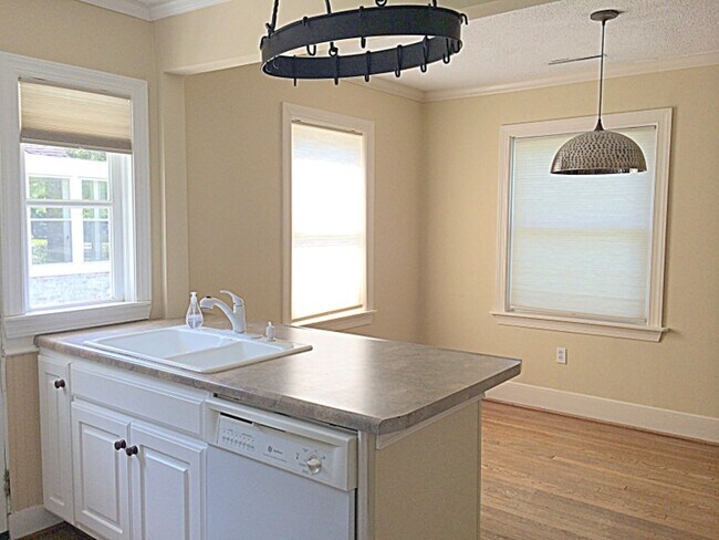Foto del edificio - Spacious 3 Bedroom House in Byrnes Down!