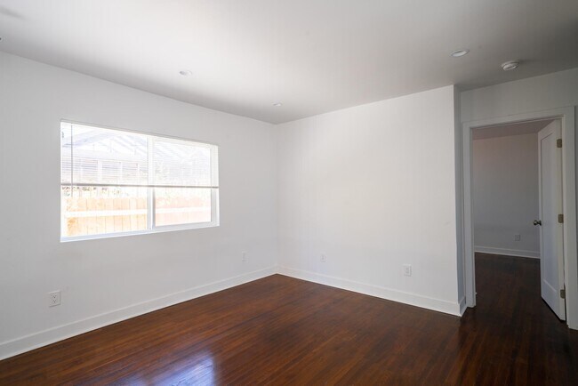 Foto del edificio - 2325 1/2 S Sycamore Ave