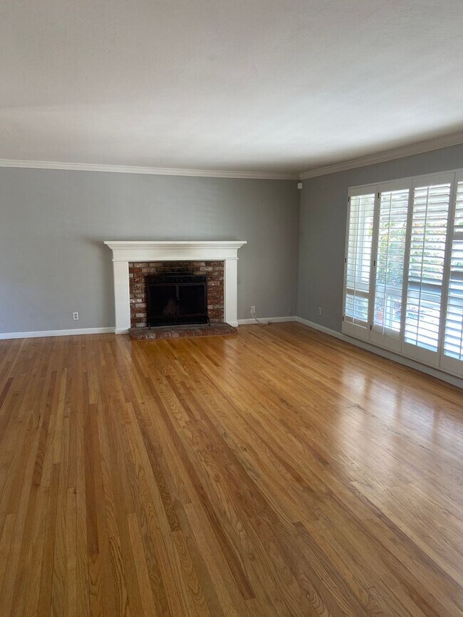 Building Photo - Opportunity for a Short-term Lease in the ...