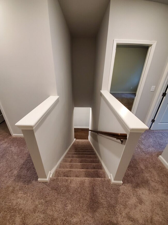 Foto del edificio - Charming 3-Bedroom Townhome with Stylish F...