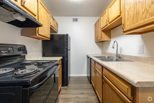 1BR, 1BA - 604SF - Kitchen - Sedona Pointe Apartments