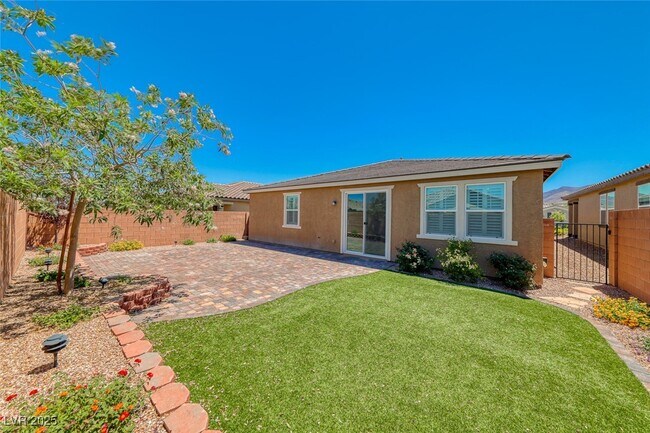 Foto del edificio - 2767 Flowing Breeze St