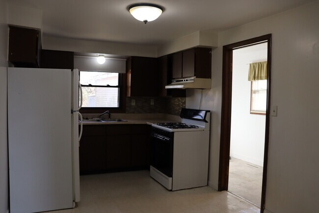 Building Photo - 512 Bisaillon Ave