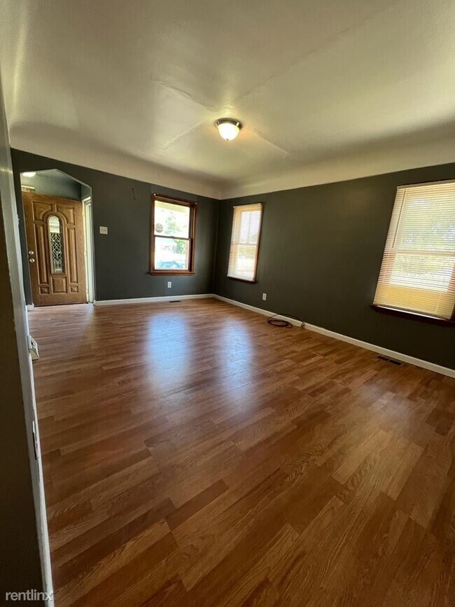 Building Photo - 4 br, 1.5 bath House - 5404 E 9 Mile Rd