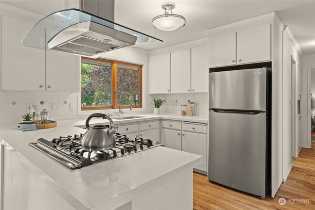 Building Photo - Spacious rambler-style 4 bed 2 bath house in Edmonds
