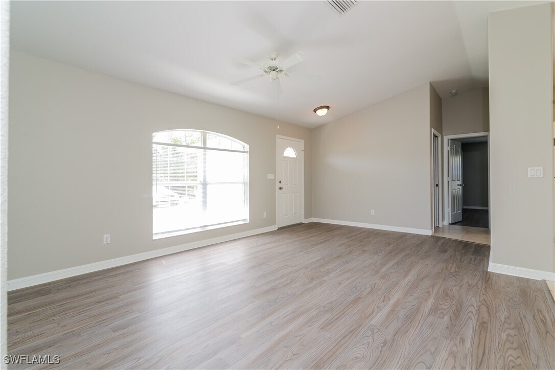 Primary Photo - 1704 Lindsay Ave