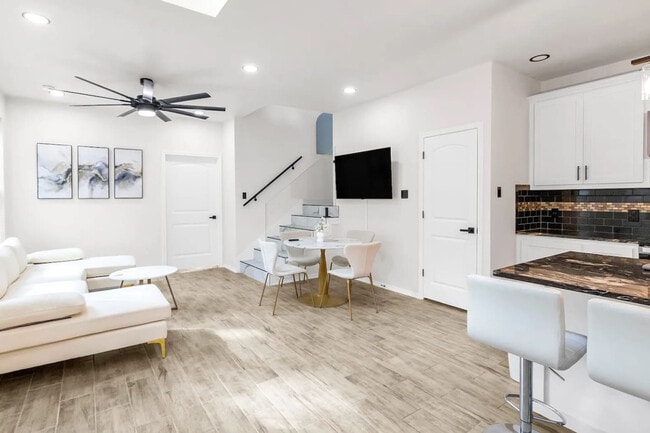 Building Photo - 3518 Dennis St