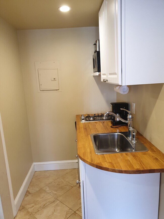 Foto del edificio - 211 W Newton St