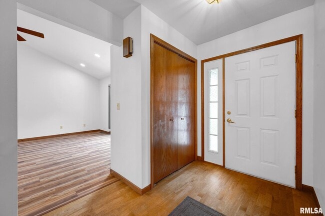 Building Photo - 2321 W Pintura Ct