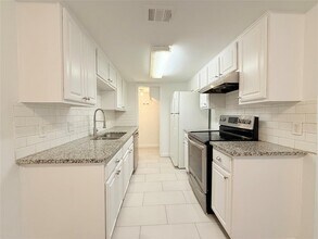Building Photo - 2124 Burton Dr