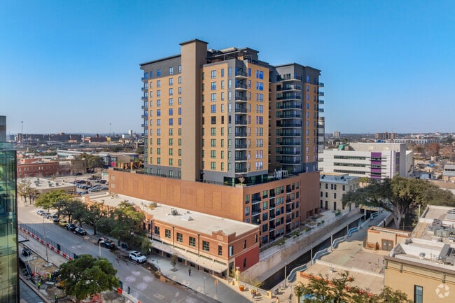 Las Residencias Continentales - The Continental Residences