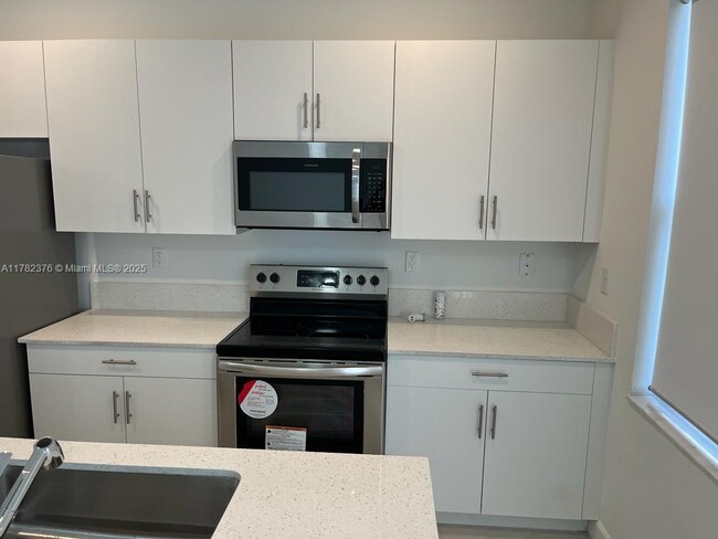 Building Photo - 25556 SW 108th Ave
