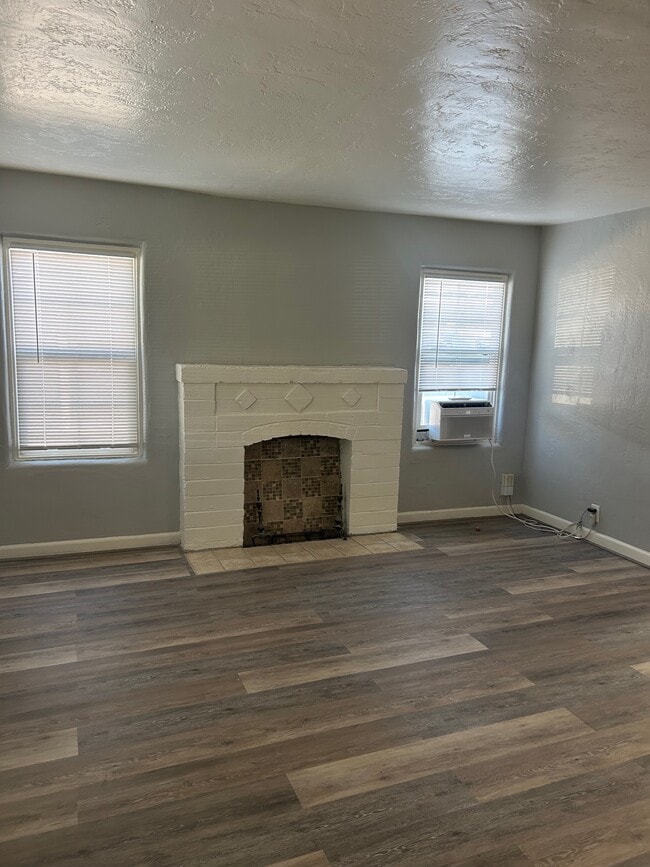 Building Photo - 716 Badgley Dr