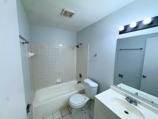 Foto del edificio - 4459 Treehouse Ln