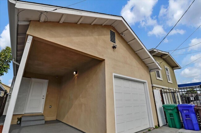 Foto del edificio - 683 Harbour Way