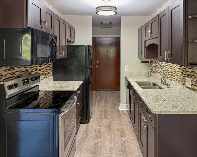 Foto del edificio - 5600 Hillcrest Ln