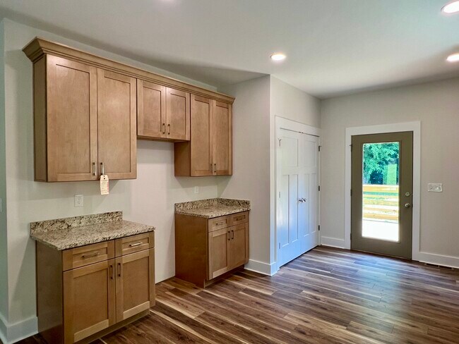 Foto del edificio - 3912 Meadow Ln