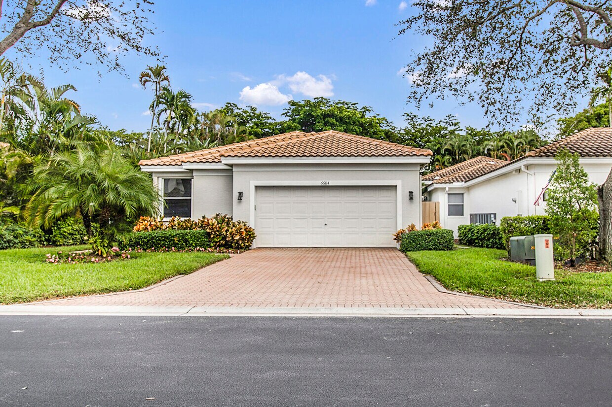 Foto principal - 6684 NW 23rd Ter