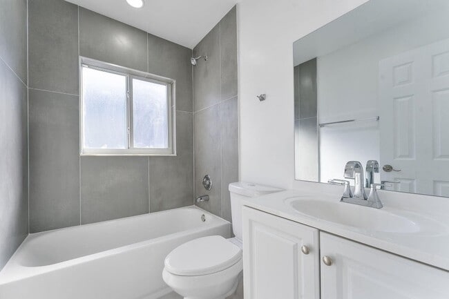 Foto del edificio - 240 NW 5th St
