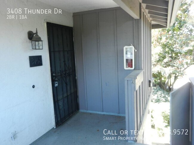 Building Photo - Lease by Aug 15 get 2 weeks FREE! 2 BR / 1...