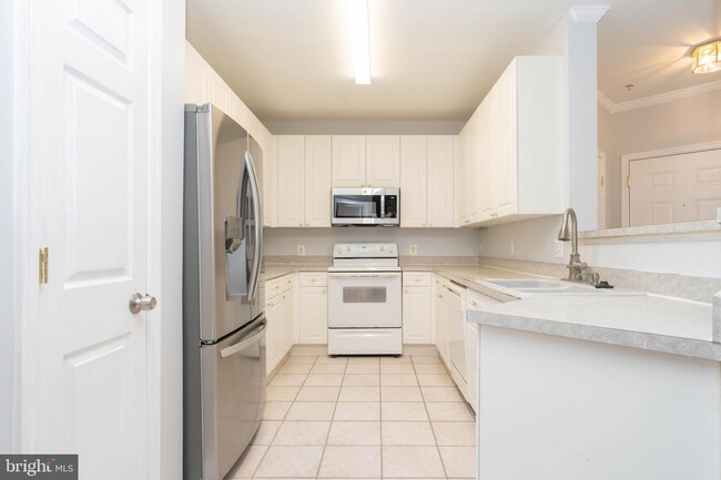 Building Photo - 8183 Carnegie Hall Ct