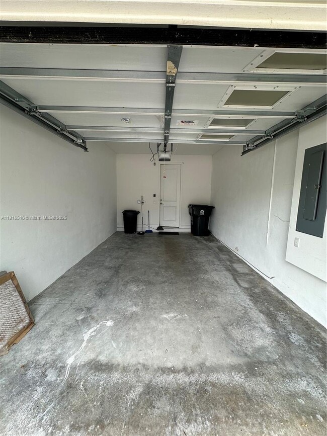 Building Photo - 8959 Kingsmoor Wy