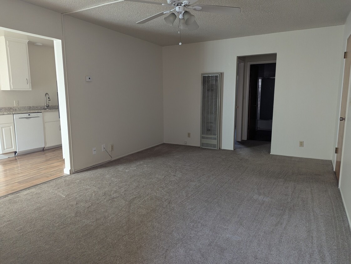 Building Photo - 1213 W McKinley Ave