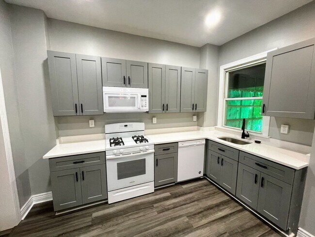 Foto del edificio - 3 bed 1 bath - Newly updated, South Oakland, dishwasher, washer/dryer included