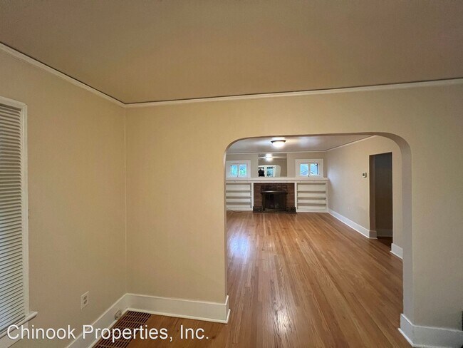 Building Photo - 4 br, 2.5 bath House - 1292 Washington St.