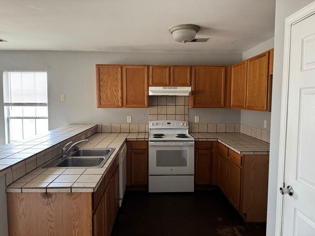 Building Photo - 111 Nikki Dr