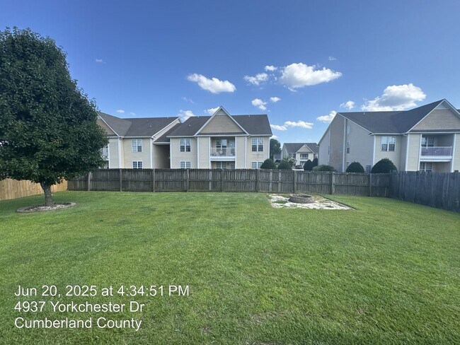 Foto del edificio - 4937 Yorkchester Dr