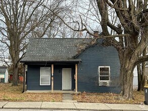 Building Photo - 1105 S Rogers St