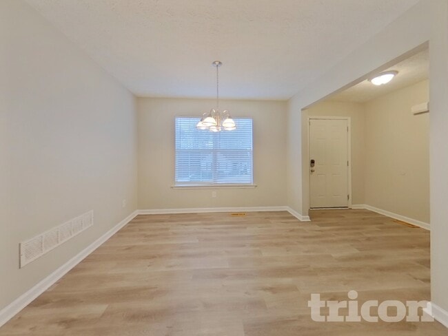 Building Photo - 132 Diamond Ct