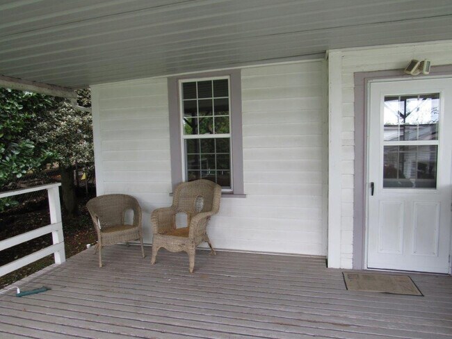 Building Photo - Large Single Family home with Bonus Room!