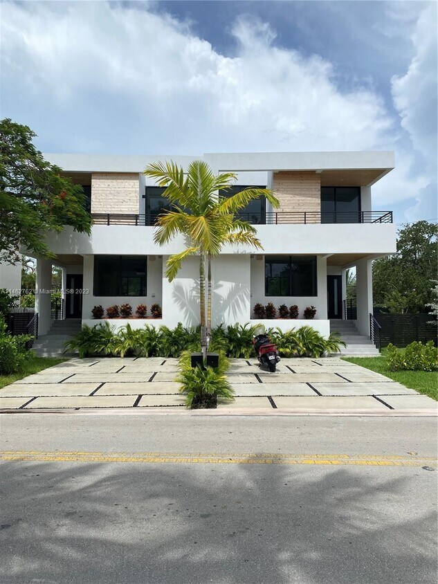 570 Fernwood Rd, Key Biscayne, FL 33149 Townhome Rentals in Key