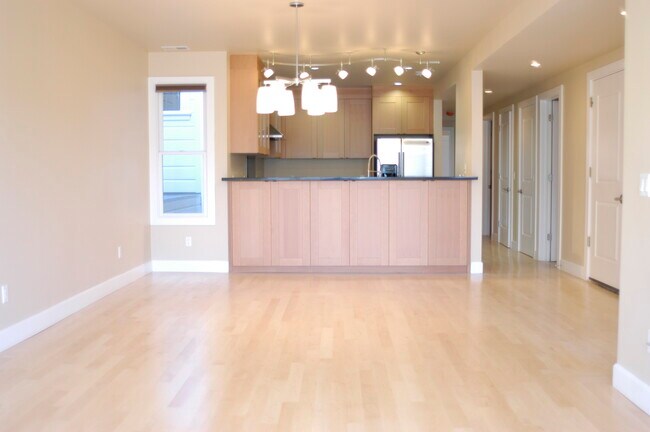 Building Photo - 760 27th Ave